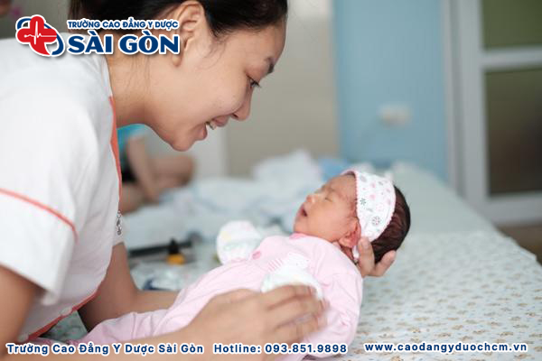 nu-ho-sinh-co-duoc-mo-phong-kham-khong